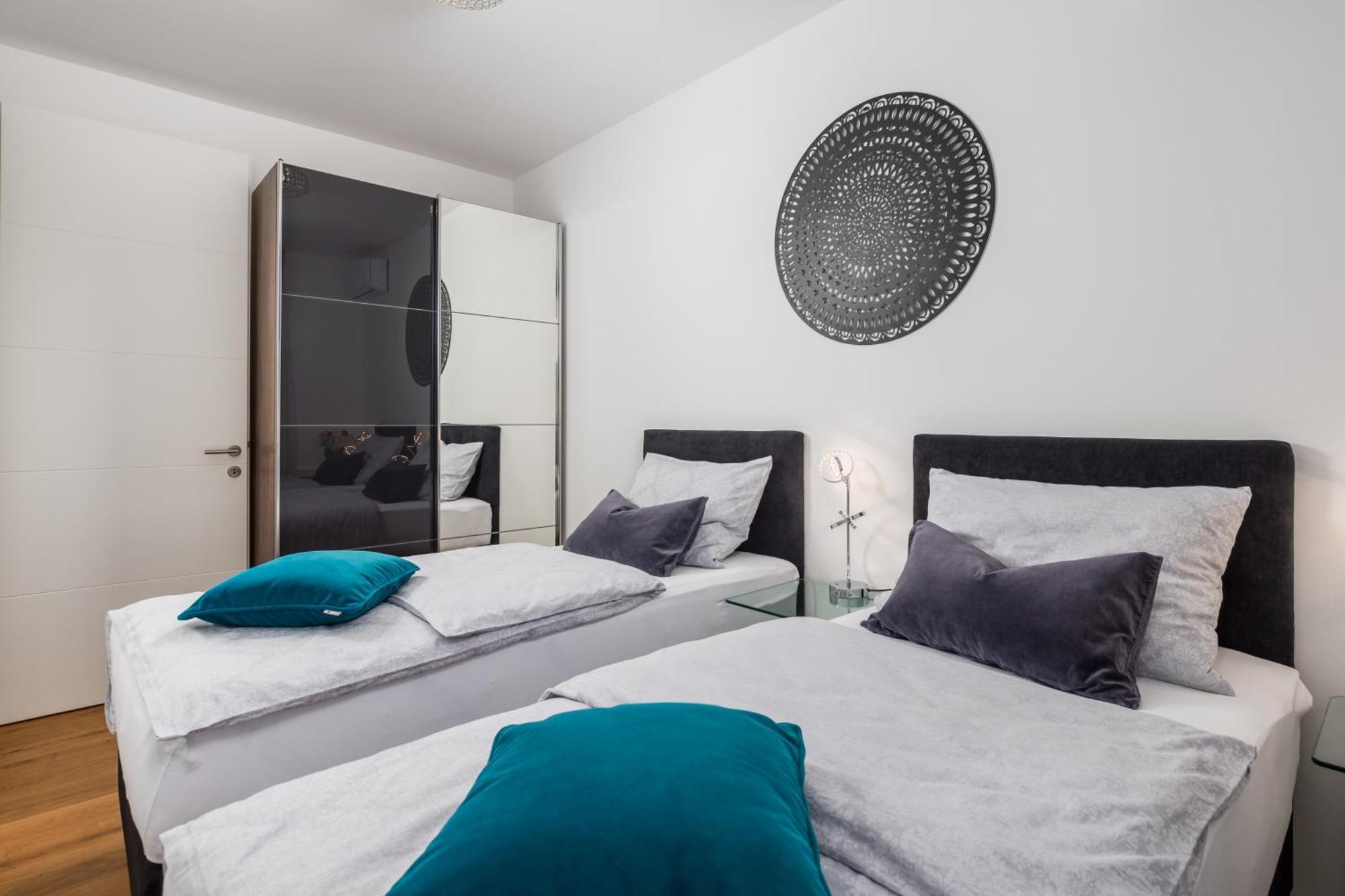 Luxury Apartment Hyperion With Private Pool And Garden ムルテル エクステリア 写真