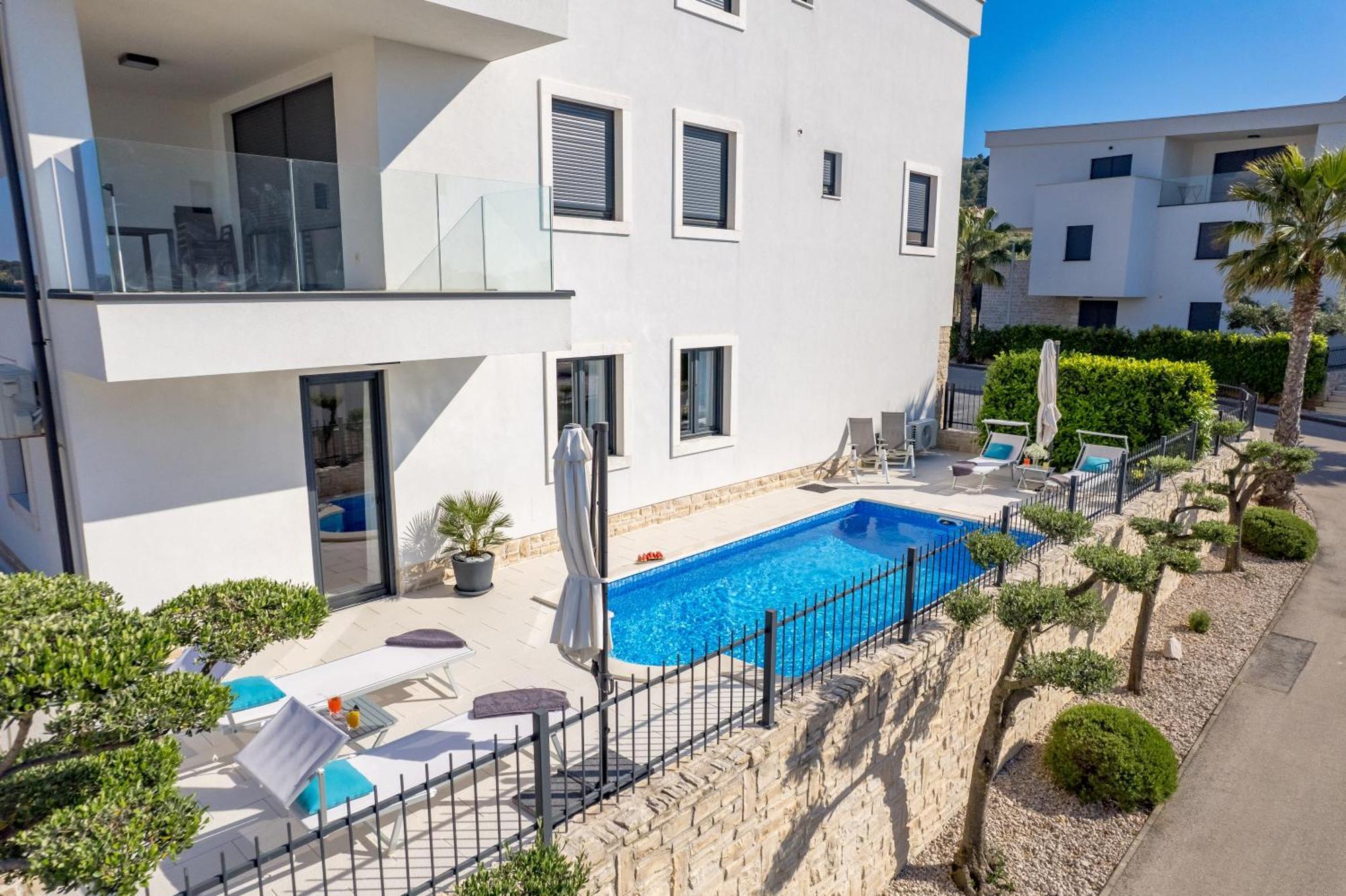 Luxury Apartment Hyperion With Private Pool And Garden ムルテル エクステリア 写真