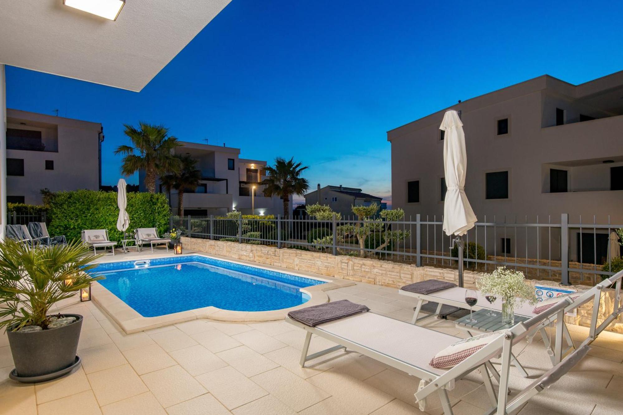 Luxury Apartment Hyperion With Private Pool And Garden ムルテル エクステリア 写真