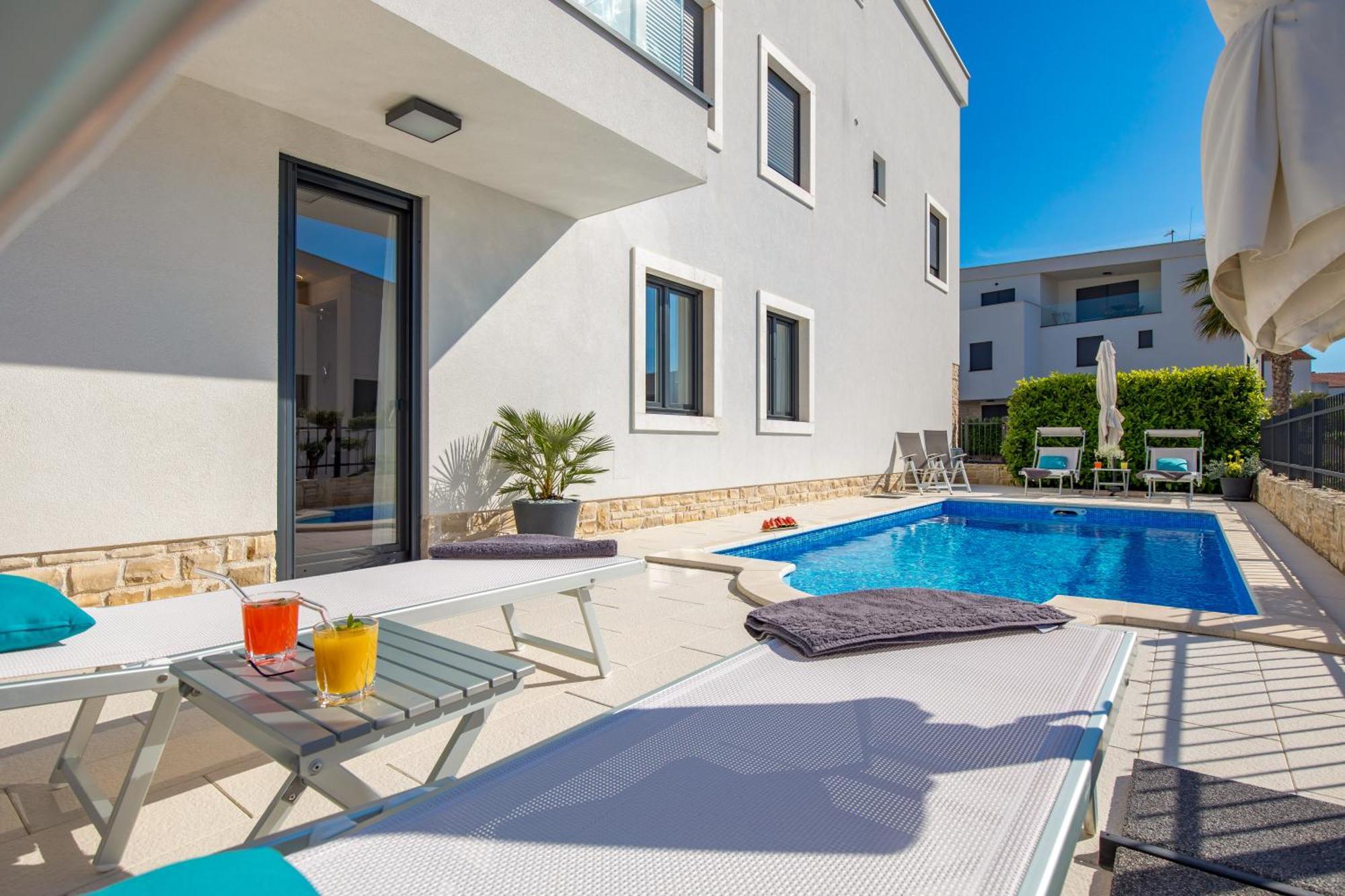 Luxury Apartment Hyperion With Private Pool And Garden ムルテル エクステリア 写真