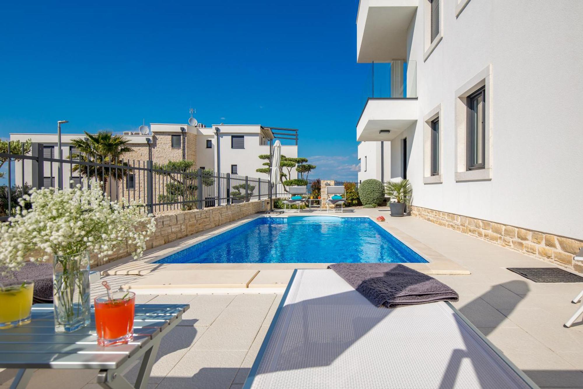 Luxury Apartment Hyperion With Private Pool And Garden ムルテル エクステリア 写真