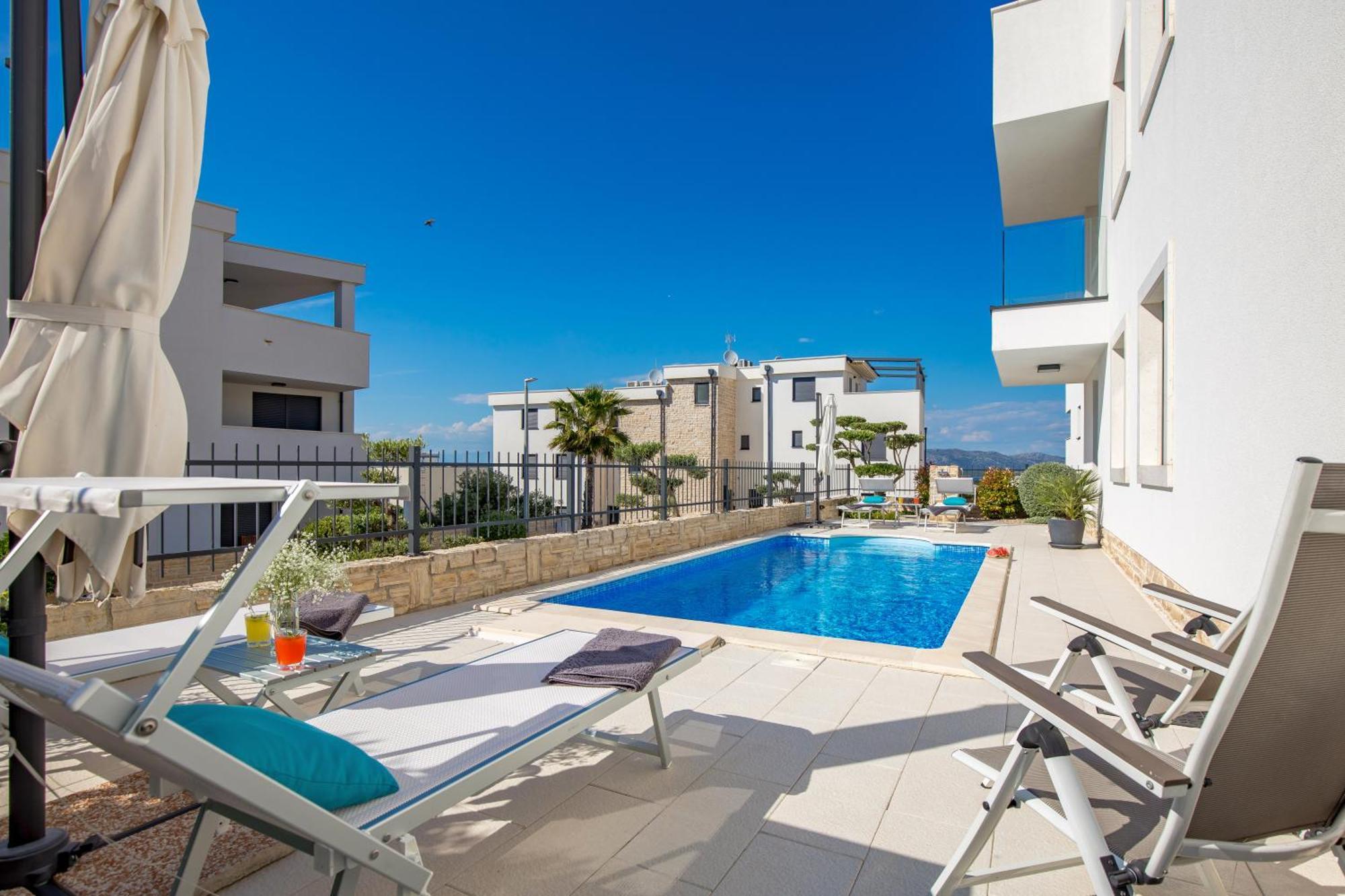Luxury Apartment Hyperion With Private Pool And Garden ムルテル エクステリア 写真