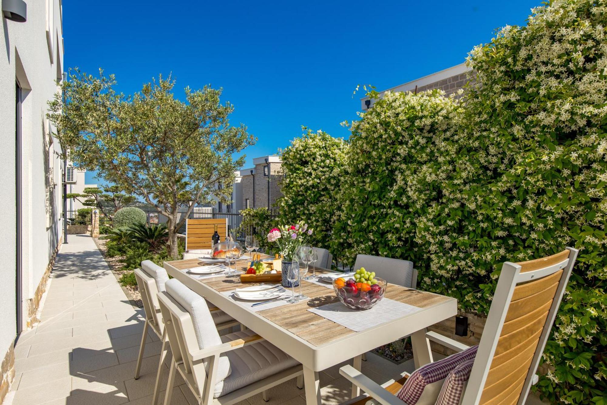 Luxury Apartment Hyperion With Private Pool And Garden ムルテル エクステリア 写真