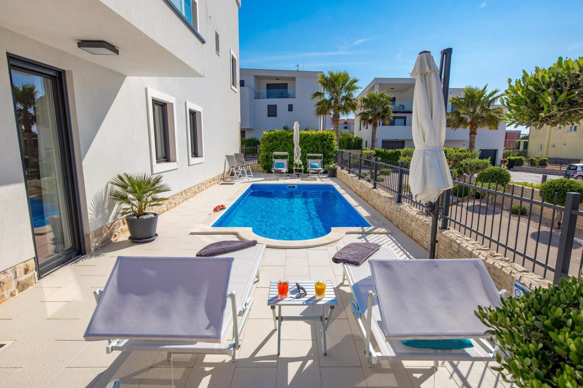 Luxury Apartment Hyperion With Private Pool And Garden ムルテル エクステリア 写真