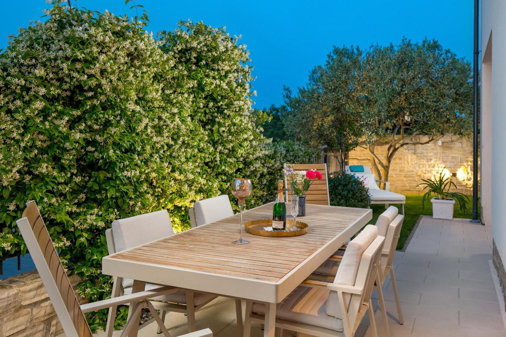 Luxury Apartment Hyperion With Private Pool And Garden ムルテル エクステリア 写真